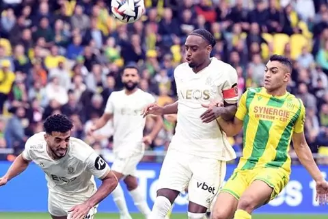 نجاة من الهبوط وملحق دوري أبطال أوروبا.. كيف انتهى موسم المصريين في فرنسا؟  